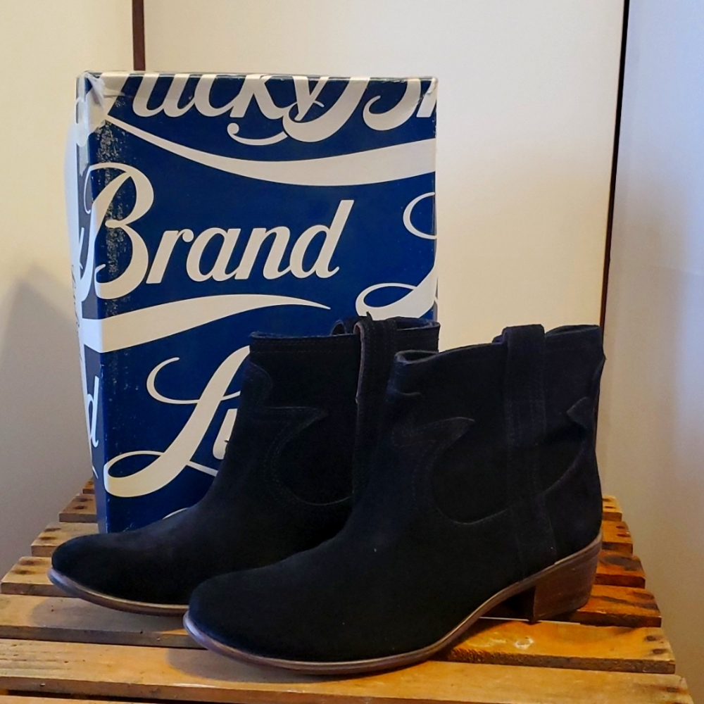 Swayed boots